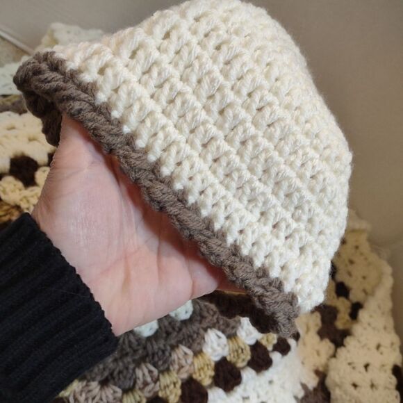 New Crochet Baby Hat and Blanket Set - Picture 4 of 4